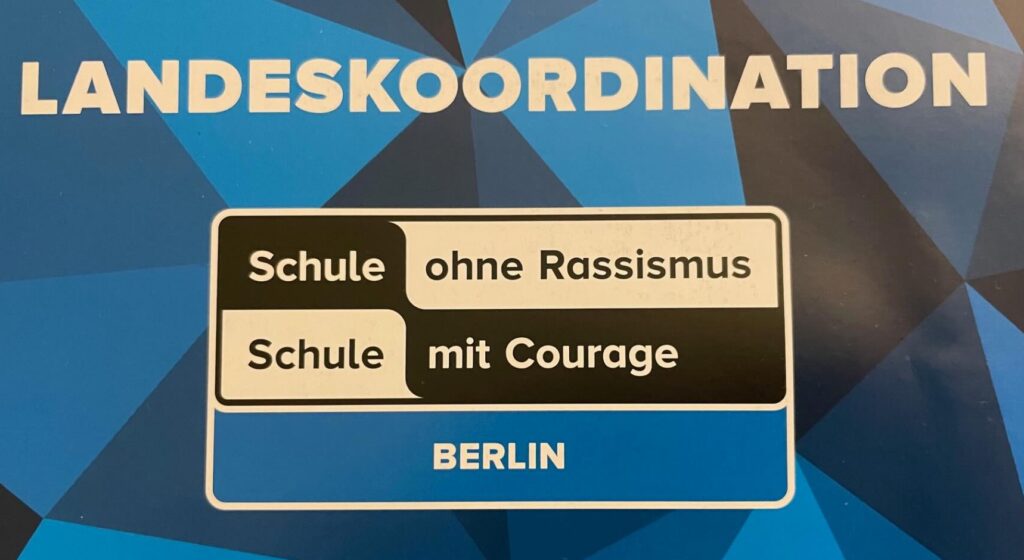 Plakette der Landeskoordination - Schule ohne Rassismus, Schule mit Courage